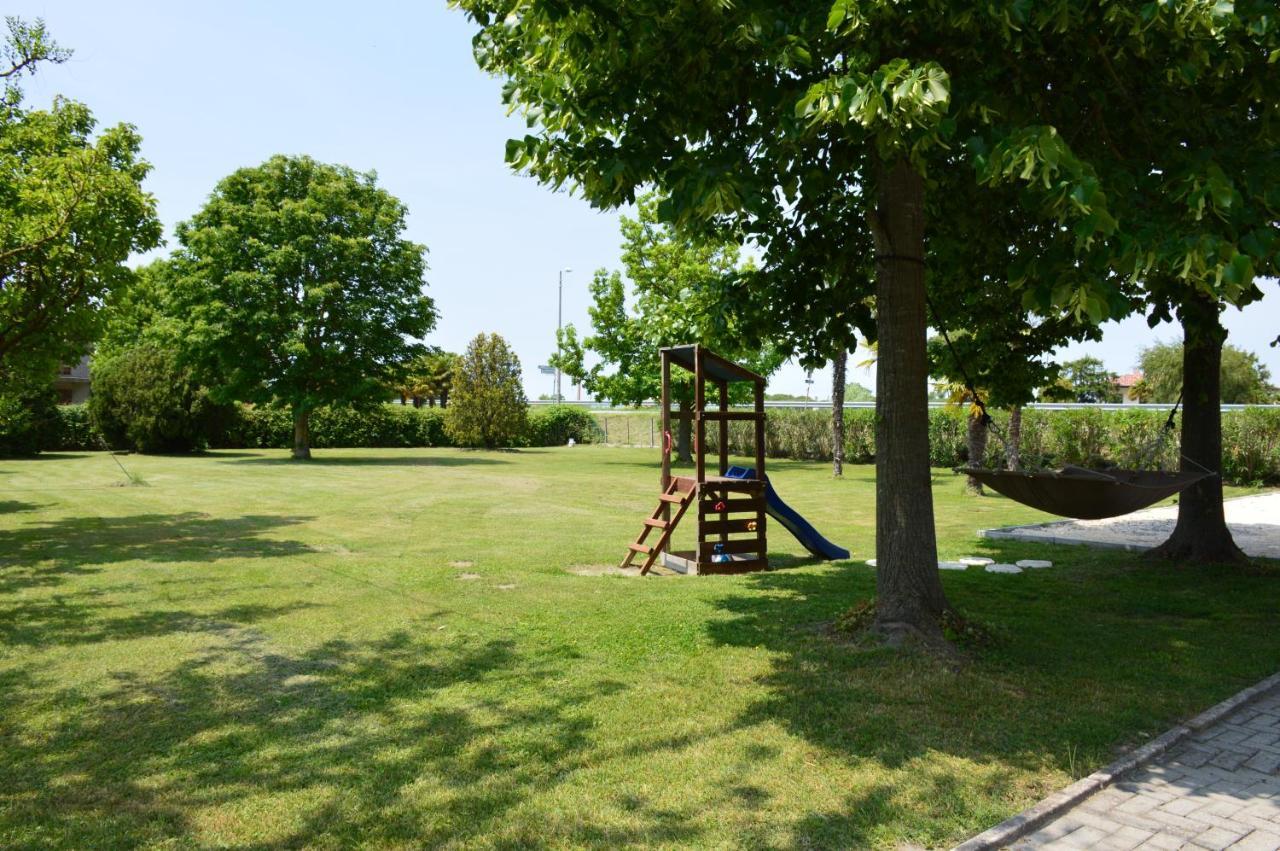 Villa Roma Holidays Jesolo Exteriör bild